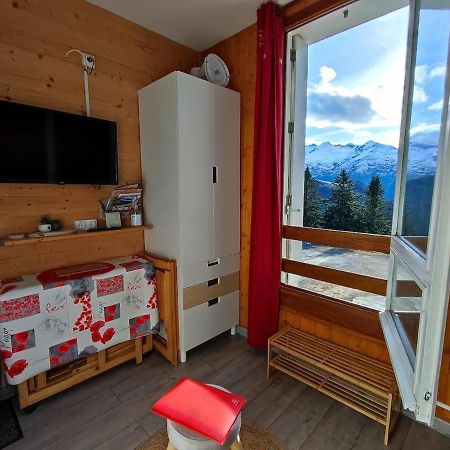 Le Petit Nid Rouge Apartment Ustou ภายนอก รูปภาพ