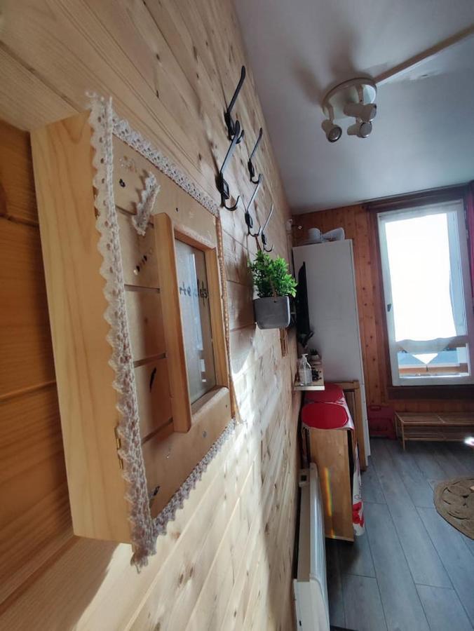 Le Petit Nid Rouge Apartment Ustou ภายนอก รูปภาพ