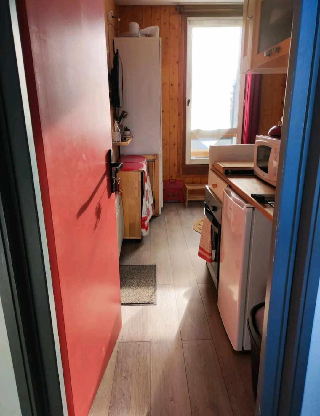 Le Petit Nid Rouge Apartment Ustou ภายนอก รูปภาพ